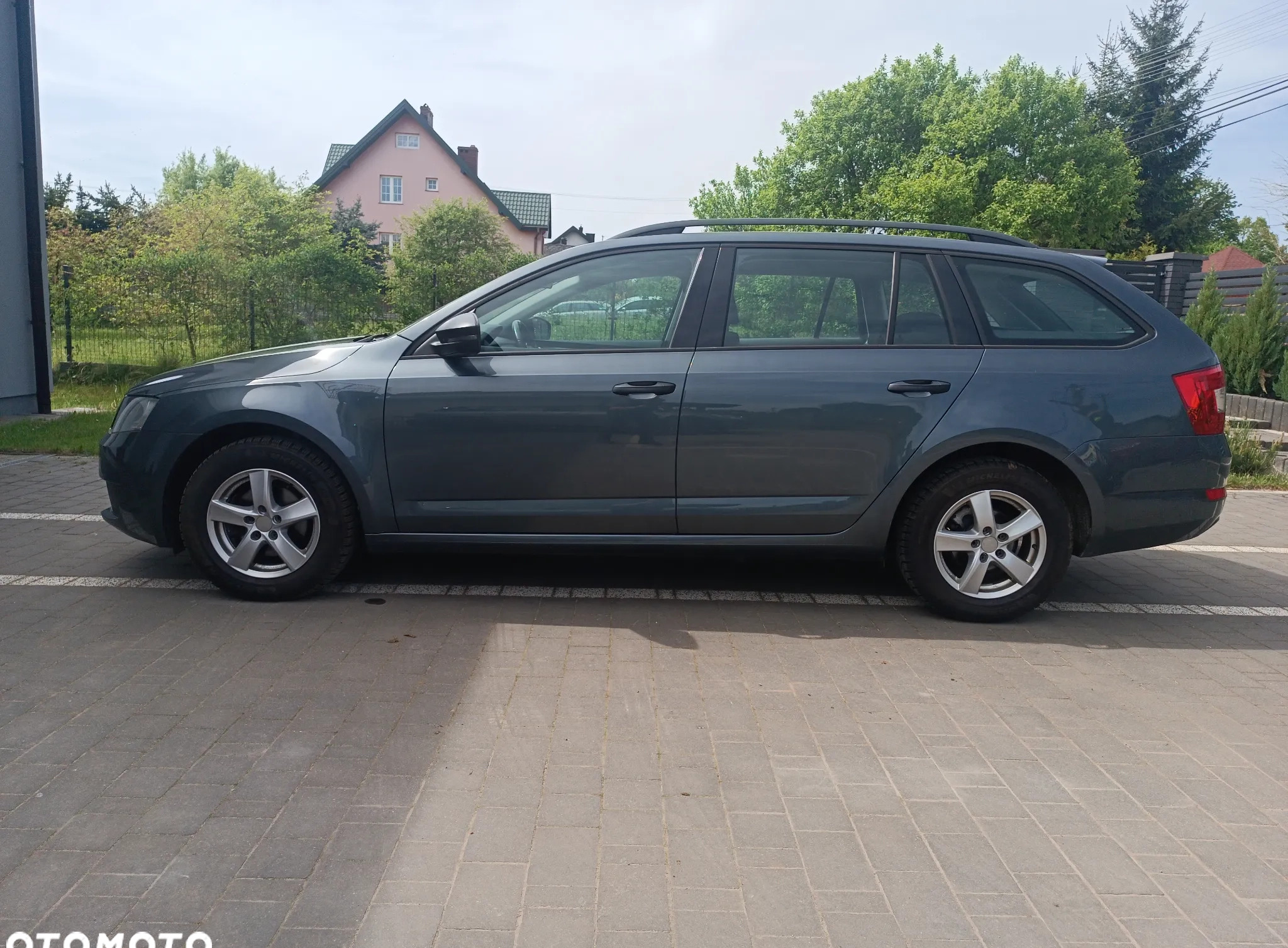 Skoda Octavia cena 33700 przebieg: 235000, rok produkcji 2015 z Starachowice małe 742